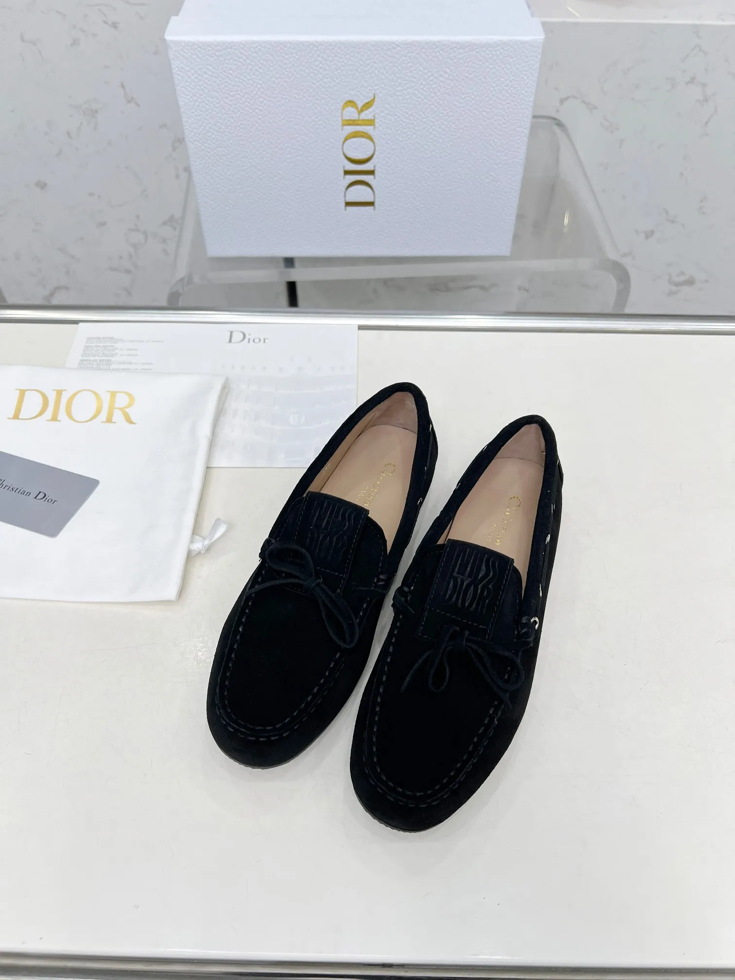 👟👟Ex-factory price 500👟👟 Dior's new spring and summer ultra-light jelly series loafers are brand new. The layout strives to create fashionable classic items. New products created at the first substantial show of Paris Fashion Week. The inspiration is cleverly combined by the D chief designer on the perfect shoe shape. Paired with brand buckles, it is even more fashionable! Original version, perfect and exquisite workmanship!  ✔️Upper: original fabric ✔️Inner lining: imported sheepskin lining ✔️Sole: original outsole ✔️Size: #35-41 (40 41 customized items are not returnable)